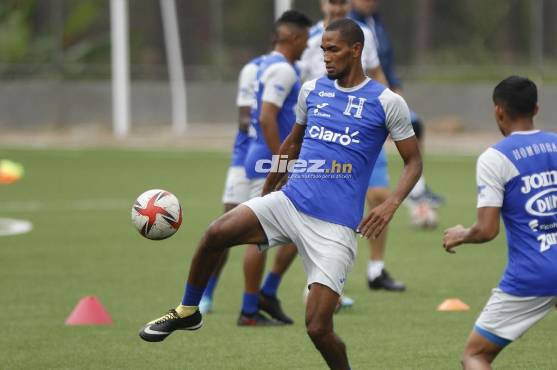 En medio de los señalamientos de ser conspirador para la salida de Pablo Lavallén en Olimpia, el delantero Jerry Bengtson se unió a los entrenamientos de la Selección. . Foto: Neptalí Romero