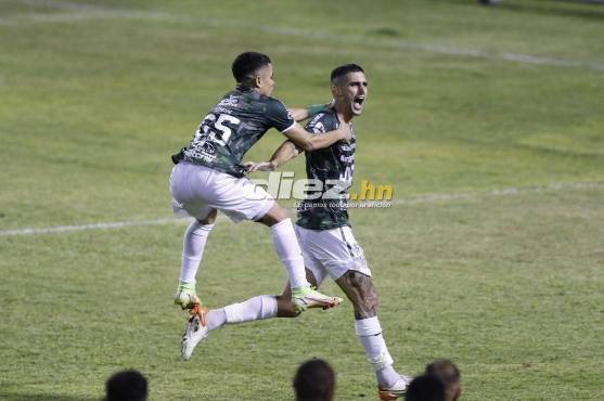 Lucas Campana y su festejo tras hacer el 2-0 de Marathón. Foto: Edwin Romero.