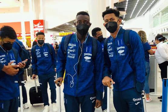 Antony García y el portero José Valdéz, ambos jugadores del Vida, son parte de este proceso Sub-20.