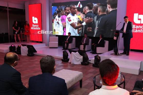 Olimpia y Banco Atlántida se visten de gala y lanzan su nueva tarjeta de débito para sus seguidores