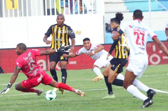 Real España frena racha triunfal del Olimpia con Edrick Menjívar como figura pero sigue líder del Apertura 2022