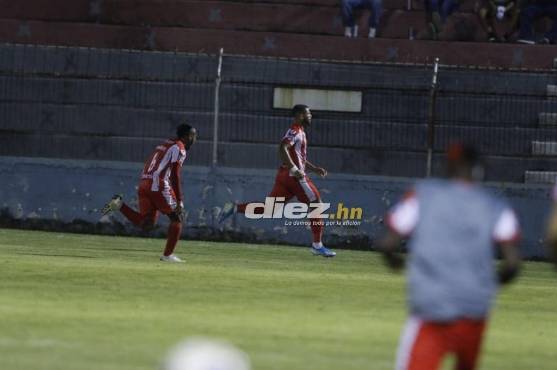 Así celebró Ferreira su gol ante el Victoria en La Ceiba.