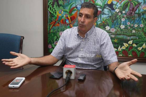 Fenafuth contrató al Bolillo Gómez para hacerle frente a Panamá, contra quien debutó y perdió 2-3, quedando virtualmente fuera del Mundial 2022. FOTOS: Alex Pérez