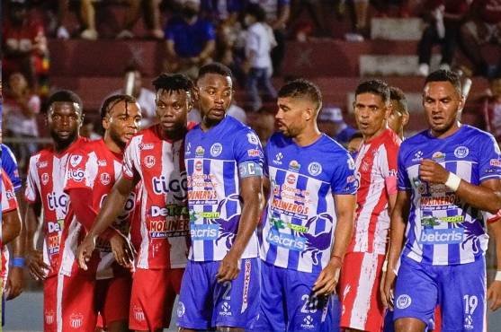 El derbi ceibeño Vida - Victoria quedó igualado en un partidazo de ida y vuelta donde los porteros se lucieron