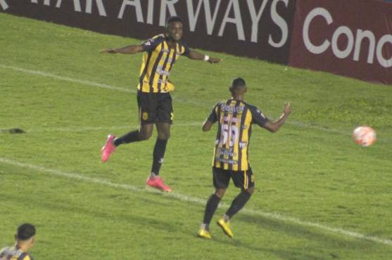 Daniel Carter Bodden anotó el 1-1 del Real España frente a Comunicaciones. FOTO: Espacio Fútbol