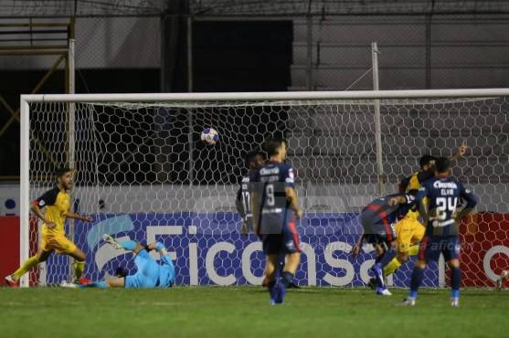 Real España sumó 11 puntos de 18 posibles cuando enfrentó a los tres grandes del fútbol local.