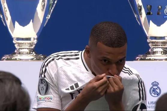 Kylian Mbappé es oficialmente jugador del Real Madrid: así se vivió la presentación del delantero francés en el Bernabéu