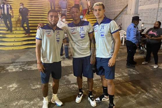 Carlos Argueta (Vida), Cristian Sacaza (H. Progreso) y André Orellana (Olimpia) vieron el Honduras-Curazao desde las gradas del Olímpico al no ser enlistados.