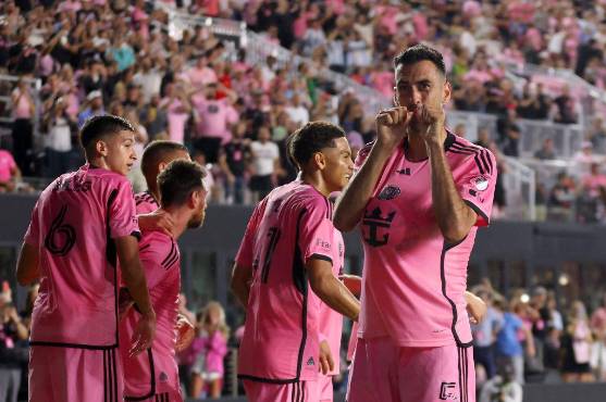 ¡Messi le ayudó! Sergio Busquets anotó su primer gol con el Inter Miami: así fue la hermosa celebración del español