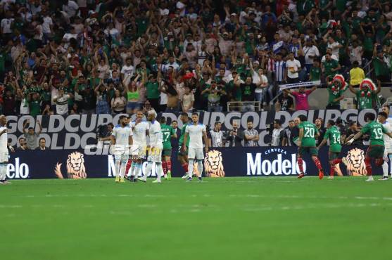 Honduras y su reacción tras recibir el primer gol ante los mexicanos. Foto: Mauricio Ayala.