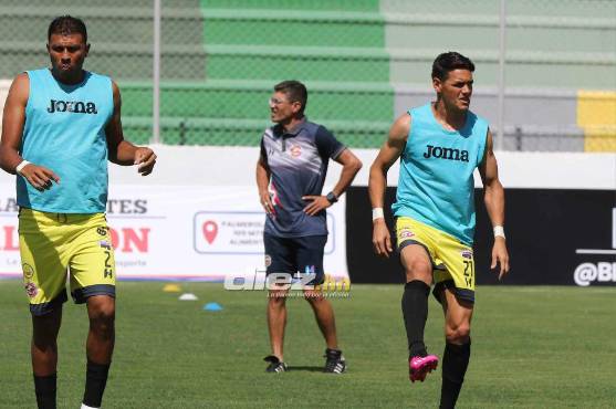 Roberto Moreira y Sergio Peña, ex Motagua fueron titulares con el Génesis. Fotos: David Romero y Anibal Vásquez.