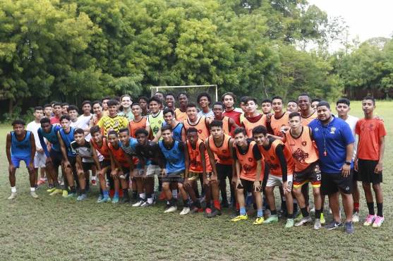 DIEZ fue espectador de uno de los entrenamientos de Leones, lugar de dónde se pulió el talento del “Niño pícaro”.