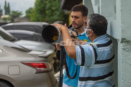 Rocca le pidió a Neptalí Romero que le explicara cómo funcionaba la cámara.