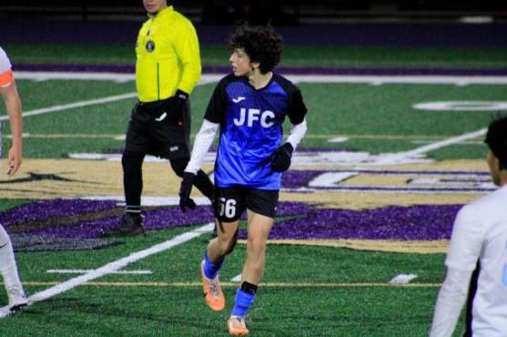 <b>Ethan Ortez </b>brilla en el ámbito deportivo y académico a sus 15 años. Foto: Cortesía.