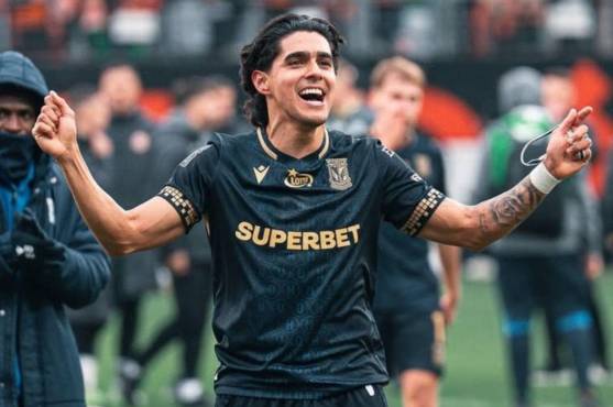 Luis Palma sigue brillando con luz propia en el Lech Poznan de Polonia.