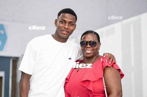 Madre de Julián Martínez confiesa el pedido especial que le hizo antes de viajar a Portugal y lo que pasó con la camisa de Messi