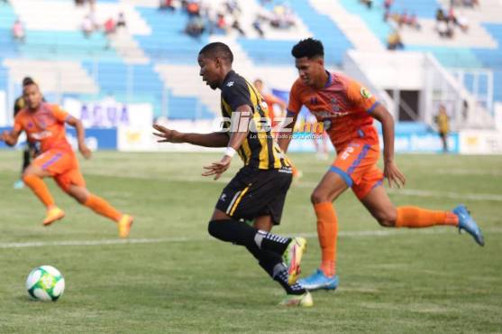 Real España rescata agónico empate ante los Lobos de la UPNFM y se relegan en la tabla de clasificación