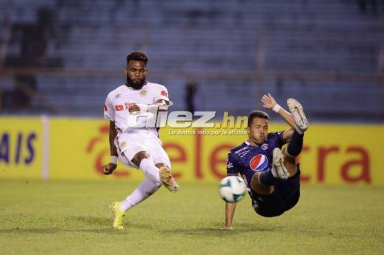 Así remató Benguché para marcar el segundo gol de Olimpia. Foto: Yoseph Amaya.