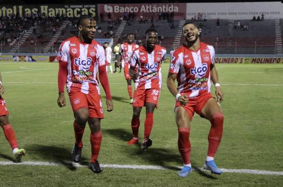 ¡Vida aplasta al Real Sociedad en el estadio Ceibeño con una hat-trick del brasileño Patryck Ferreira!