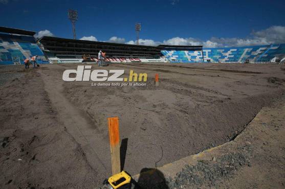 Se espera que en marzo ya esté el estadio Nacional con su nueva grama, pero los encargados del proyecto recomiendan que se juegue hasta finales de abril o principios de mayo. Foto: David Romero.