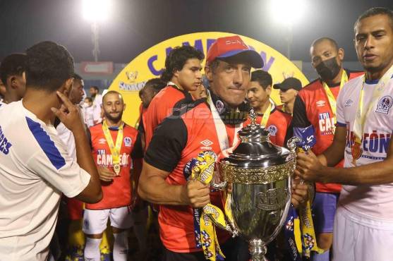 Pedro Troglio está a las puertas de ser el primer DT en Honduras en ganar cuatro copas de ligas de forma consecutiva.