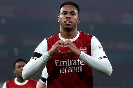 Gabriel celebrando un gol con la camiseta del Arsenal en la Premier League.