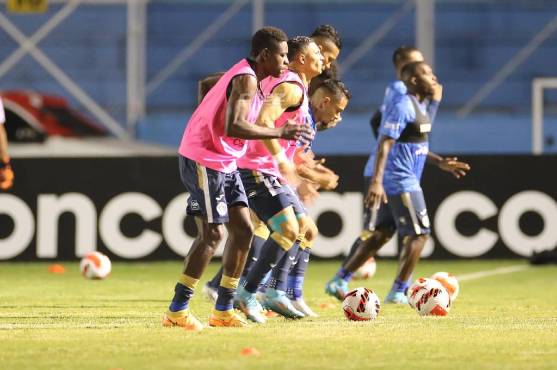 Así se vivó el minuto a minuto del empate entre Motagua y Olimpia por la semifinal de ida en Liga Concacaf