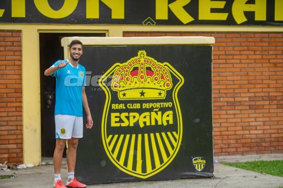 Esta es la foto que sacó el delantero argentino de su compatriota Franco Flores. Sonreí, le pedia Rocca.