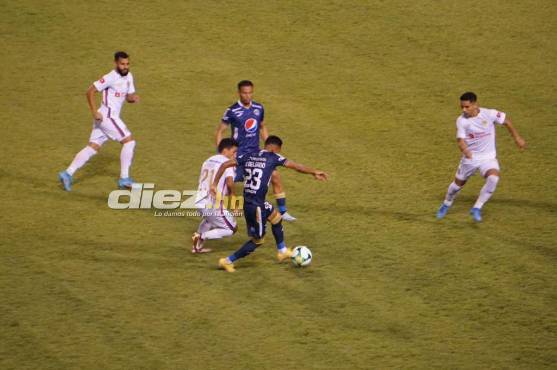 Olimpia y Motagua ya juegan en el estadio Olímpico. Foto: Mauricio Ayala.