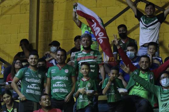El Micheletti se llenó de verdolagas. Es el primer juego de Marathón cerca de casa en el torneo. FOTO: Neptalí Romero