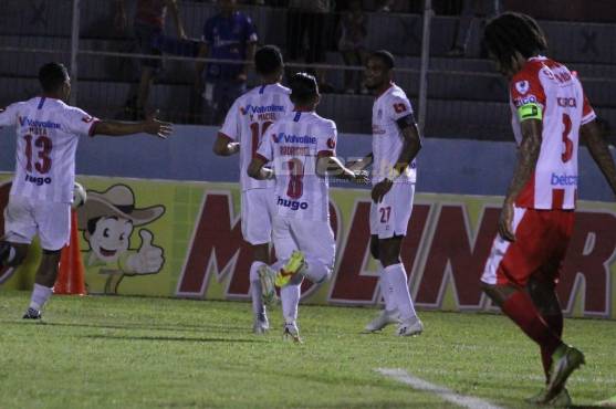 Jerry Bengston sigue fino partido a partido en la Liga Nacional, esta vez volvió a rescatar al Olimpia.