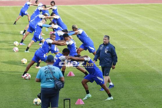 “Bolillo” Gómez alza la voz: “Con mucho respeto a toda la gente del país, las canchas de Honduras son malas”