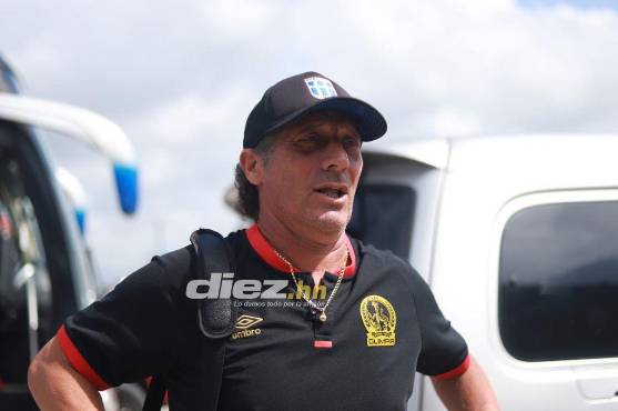 Pedro Troglio y Olimpia continuarán con su historia en el fútbol hondureño. Foto: Mauricio Ayala.