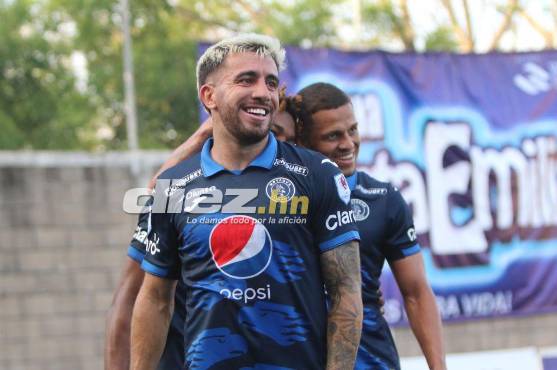 Auzmendi hizo dos goles en el primer tiempo ante UPNFM. Foto Diez: Andro Rodríguez