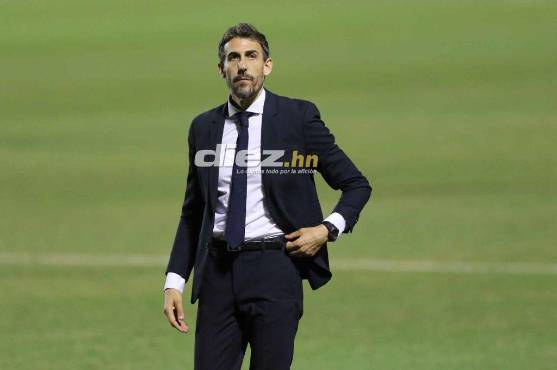 El técnico del San Miguelito afirma que en Panamá no hay canchas como la del estadio Nacional de Tegucigalpa. Foto: Alex Pérez y David Romero.