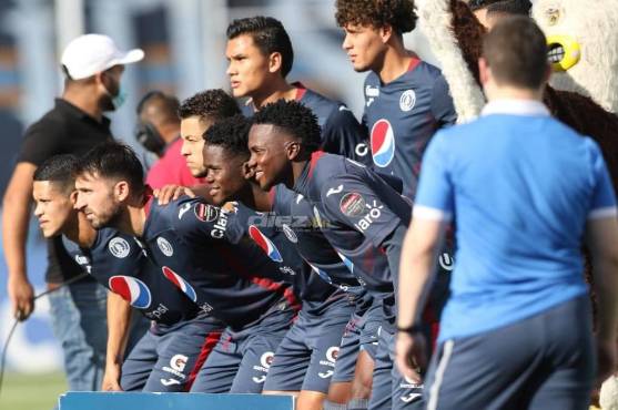 Entre lágrimas, desde el banco y una cariñosa despedida: así vivió Diego Vázquez su último juego con Motagua