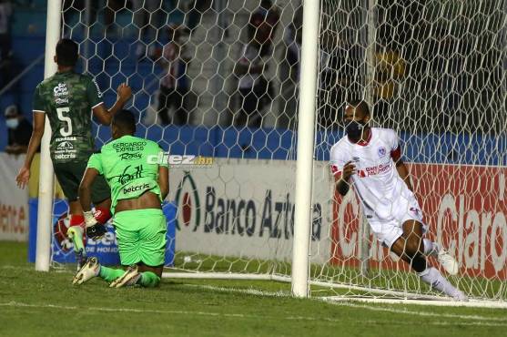 Olimpia golea a un apático Marathón y vuelve a subirse al liderato del Clausura-2022