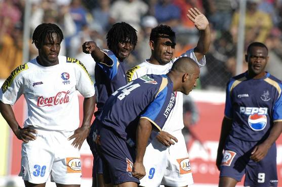 Luciano Emilio, Javier Martínez, Juan Manuel Cárcamo, ‘Muma’ Bernárdez y Elvis Scott, viejos protagonistas de los clásicos Olimpia-Motagua.