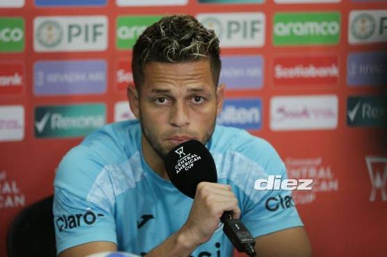 Marcelo Santos responde si el equipo tiene jugadores discplicentes en los últimos minutos. Foto: Emilio Flores.