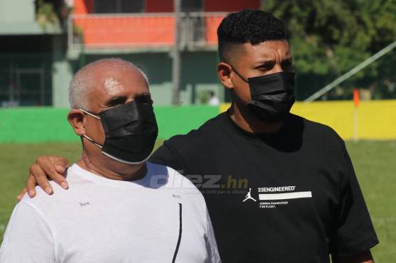 Bryan Acosta asistió a inauguración de mejoras de cancha de fútbol en La Ceiba y habló de futuro