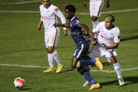 Así se vivó el minuto a minuto del empate entre Motagua y Olimpia por la semifinal de ida en Liga Concacaf