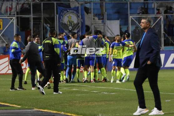 Así celebró Olancho FC el 1-0 ante Motagua. Foto: David Romero
