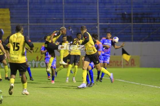 ¡Vida aplasta al Real Sociedad en el estadio Ceibeño con una hat-trick del brasileño Patryck Ferreira!