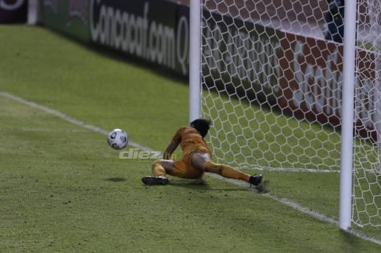 Así fue el quinto penal de México que atajó el portero Moreno Alfaro. FOTOS: Neptalí Romero