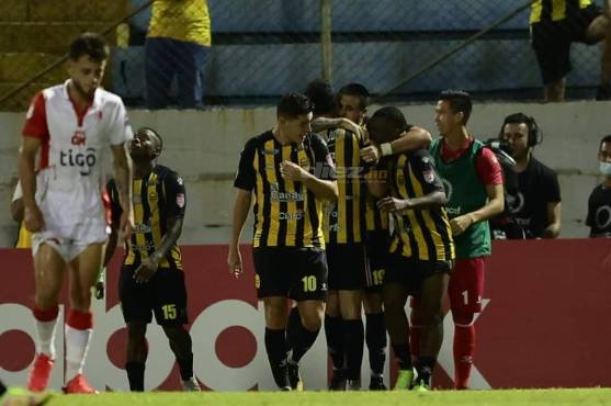 Real España sufre, pero clasifica a la Liga Concacaf tras eliminar al Real Estelí con doblete de Rocca y golazo de Reyes