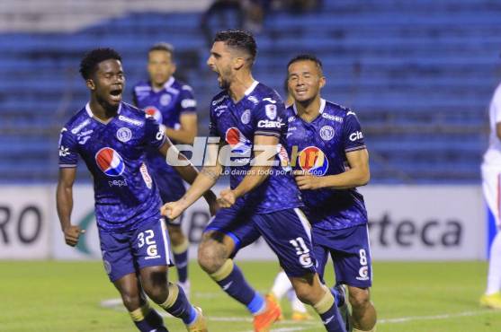Así celebró Lucas Campana su gol ante Olimpia. El primero que hace en un clásico. Foto: Neptalí Romero.