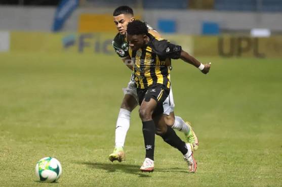 Real España, con un hombre más, doblega al Marathón en el Morazán en el debut de Francisco Martínez