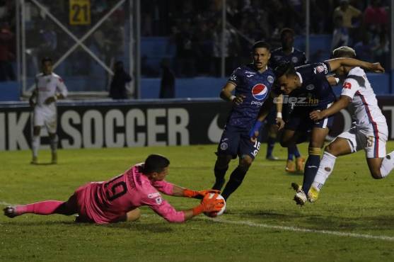 ¡Dramático cierre, pero sin ventajas! Motagua y Olimpia igualan a cero en la semifinal de ida por Liga Concacaf