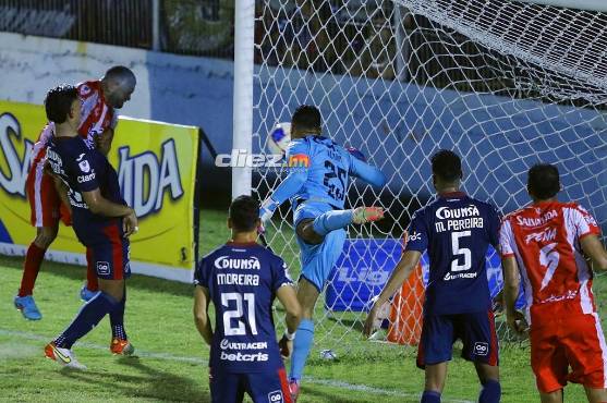 Motagua suma una nueva derrota y entra en crisis; el “Nene” Obando se despide del club con tres caídas al hilo
