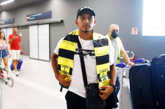 Edwin Rodríguez fue recibido por personas allegadas al Aris FC.